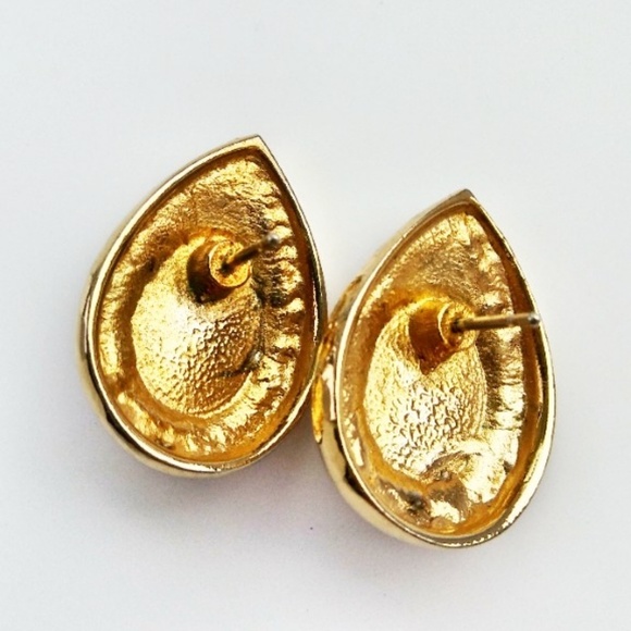 Vintage Goldtone Faux Pearl Earrings - Picture 2 of 6